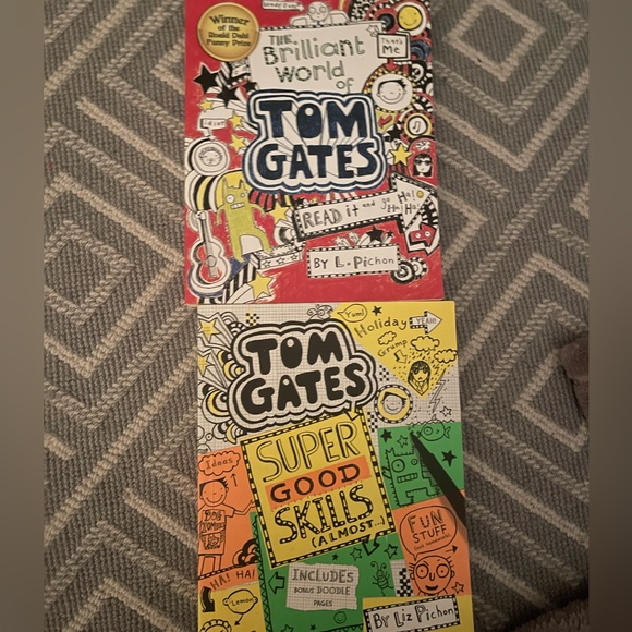 7 Tom Gates by Liz Pichon books; new or read once - Picture 2 of 5